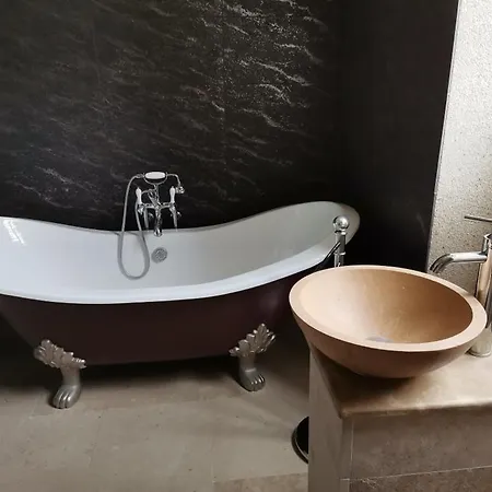 Chateau De Bed & Breakfast